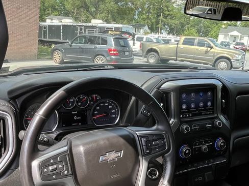 Used 2021 Chevrolet Silverado 1500 LT Trail Boss image 9