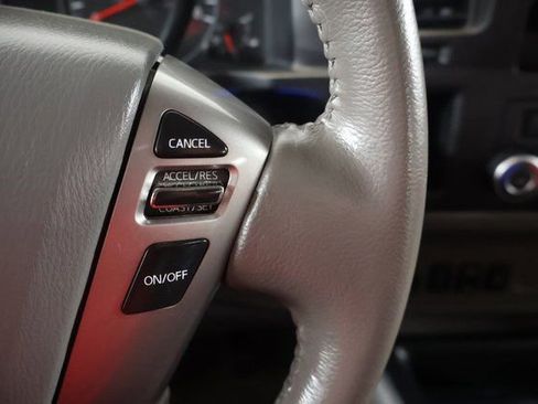 Used 2017 Nissan NV 3500 SL image 18