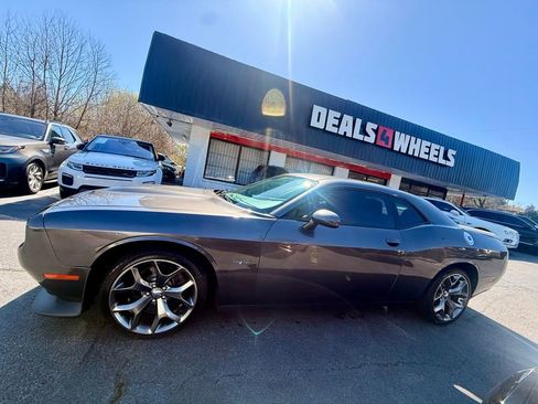 Used 2021 Dodge Challenger R/T RWD image 8