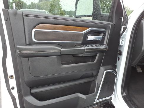 Used 2024 RAM 2500 Laramie AWD/4WD image 12