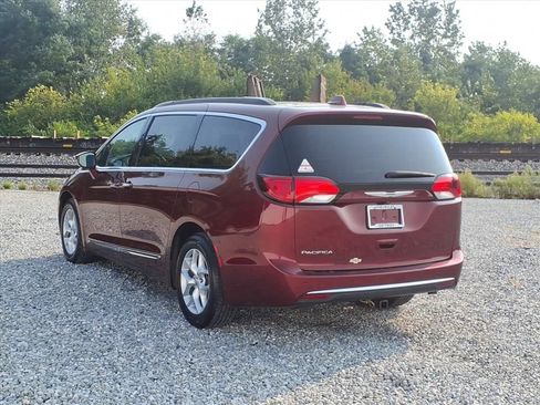 Used 2017 Chrysler Pacifica Touring-L w/ Tire & Wheel Group image 7