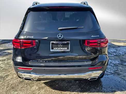 Used 2024 Mercedes-Benz GLB 250 4MATIC image 5
