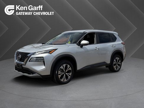 Used 2023 Nissan Rogue SV image 1