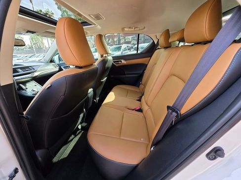 Used 2014 Lexus CT 200h image 24