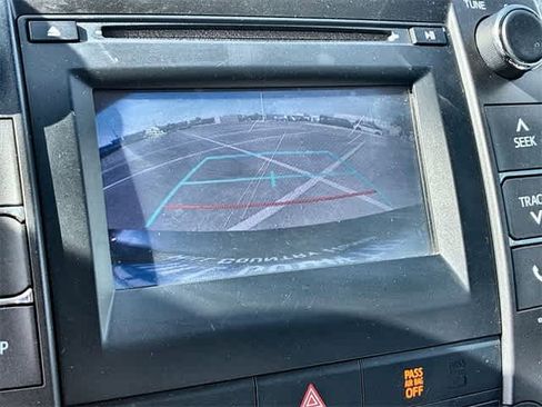 Used 2016 Toyota Camry SE image 29