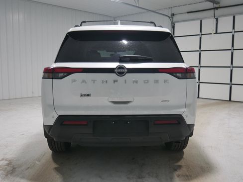 Used 2025 Nissan Pathfinder SV image 6