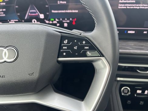 Used 2025 Audi Q5 2.0T Premium w/ Convenience Package image 11