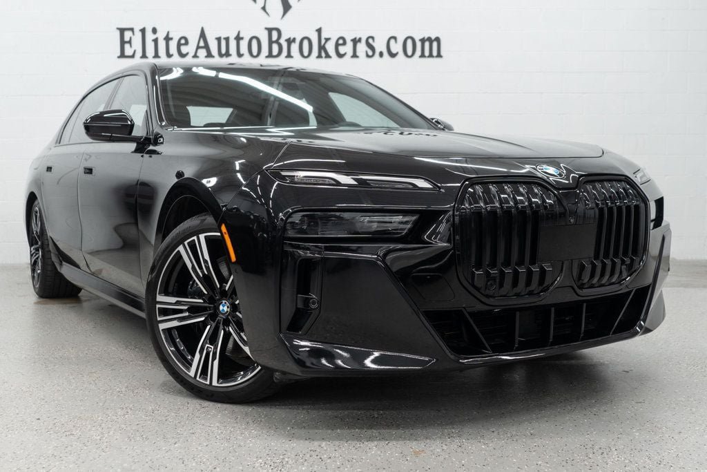 Used 2023 BMW 760i xDrive AWD/4WD image 7