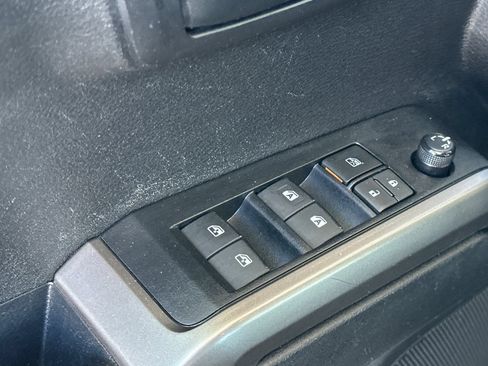 Used 2023 Toyota Tacoma SR5 AWD/4WD image 11