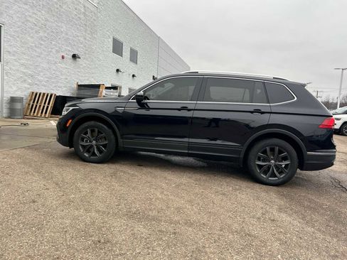 Used 2024 Volkswagen Tiguan SE w/ Panoramic Sunroof Package image 25
