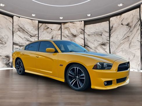 Used 2012 Dodge Charger SRT8 Super Bee w/ Driver Convenience Group II RWD image 3