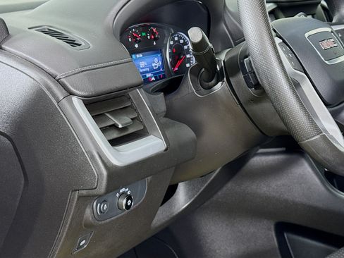 Used 2023 GMC Terrain SLE FWD image 10