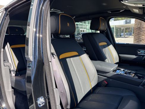 Used 2022 Rolls-Royce Cullinan image 24