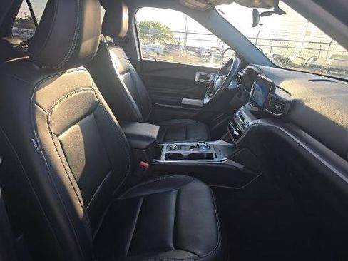 Used 2023 Ford Explorer XLT w/ Equipment Group 202A AWD/4WD image 10