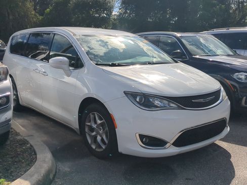 Used 2018 Chrysler Pacifica Touring Plus w/ Tire & Wheel Group image 3