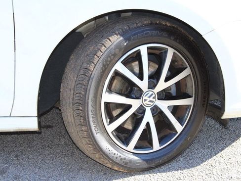 Used 2017 Volkswagen Jetta SE image 22