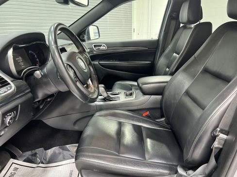 Used 2019 Jeep Grand Cherokee Limited w/ Trailer Tow Group IV AWD/4WD image 11