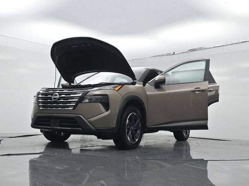 Used 2025 Nissan Rogue SV AWD/4WD image 33
