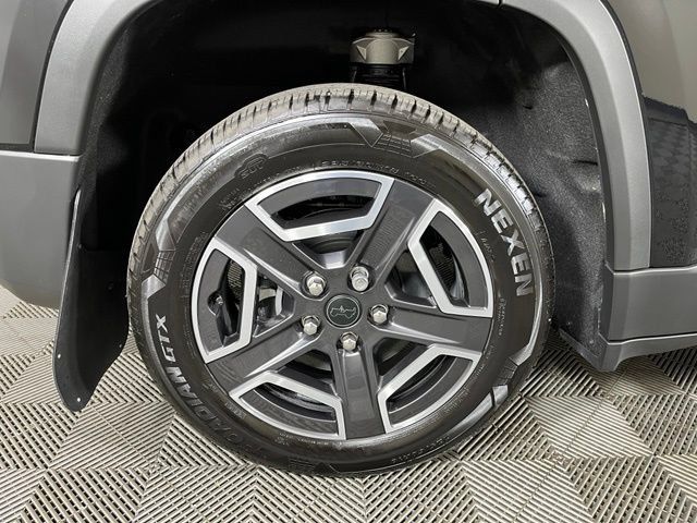 Used 2026 Jeep Cherokee Laredo AWD/4WD image 12