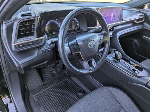 Used 2023 Toyota Crown XLE image 8