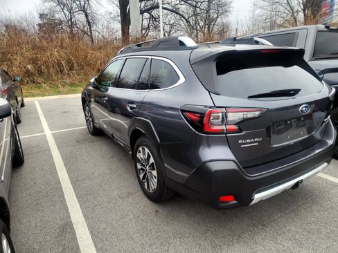 Used 2025 Subaru Outback Touring XT image 2