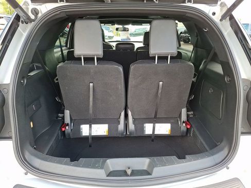 Used 2019 Ford Explorer XLT w/ Equipment Group 202A AWD/4WD image 31
