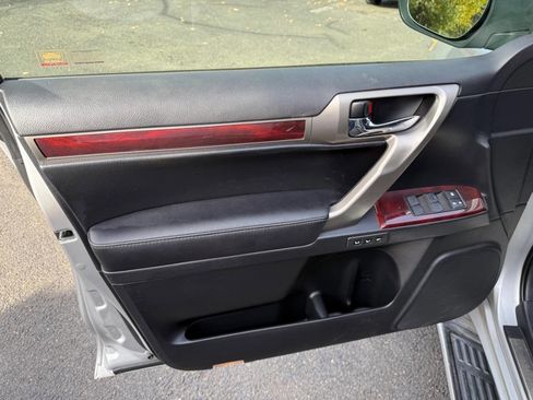 Used 2011 Lexus GX 460 image 9