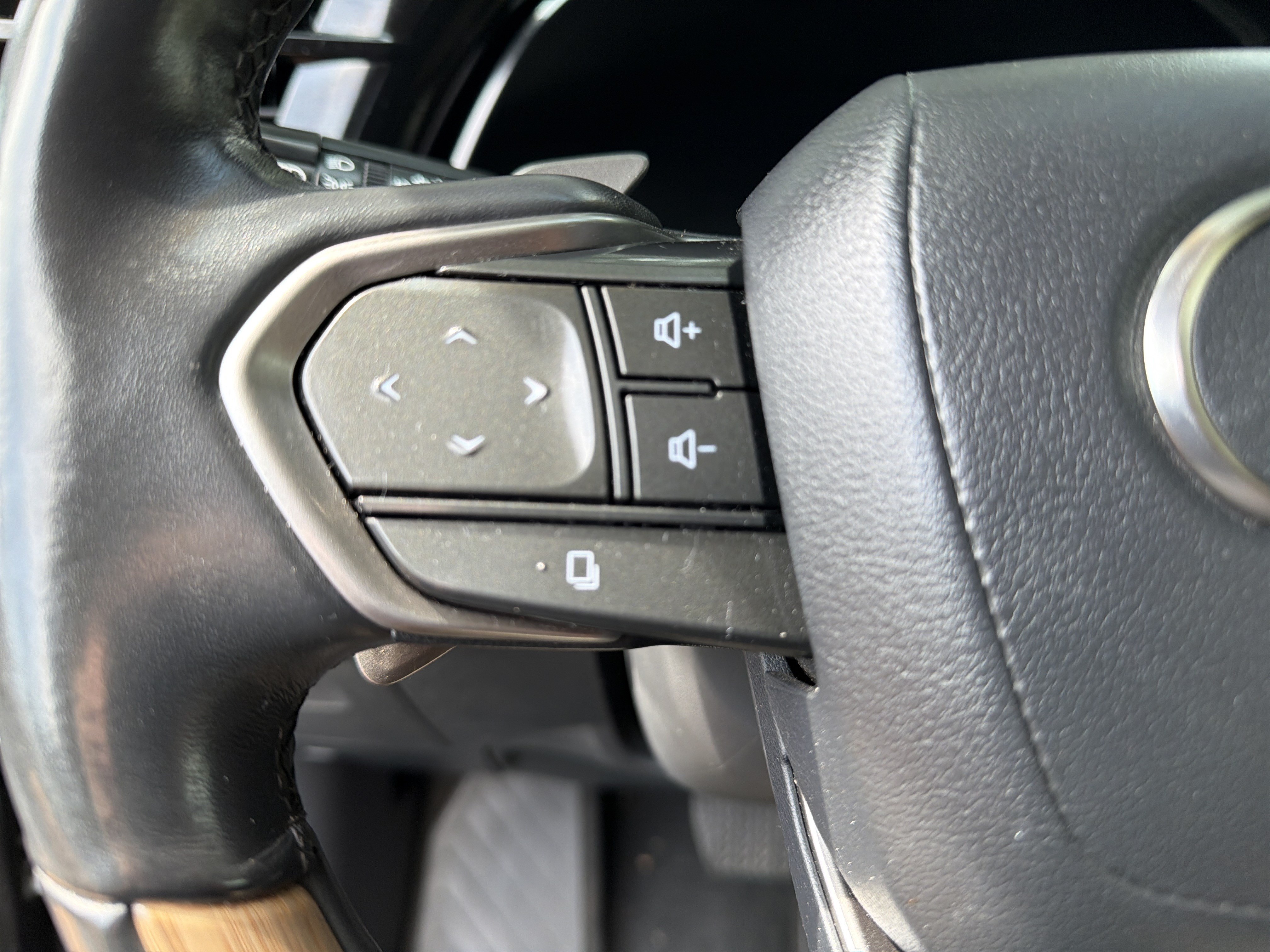 Certified 2023 Lexus RX 350 Premium Plus w/ Accessory Package AWD/4WD image 18