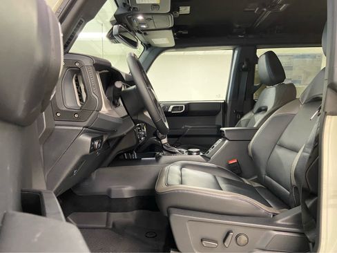 New 2025 Ford Bronco Outer Banks w/ Sasquatch Package image 12