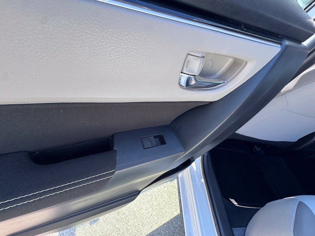 Used 2019 Toyota Corolla LE FWD image 17