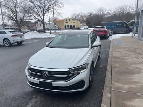 Used 2023 Volkswagen Jetta SE w/ Panoramic Sunroof Package image 47