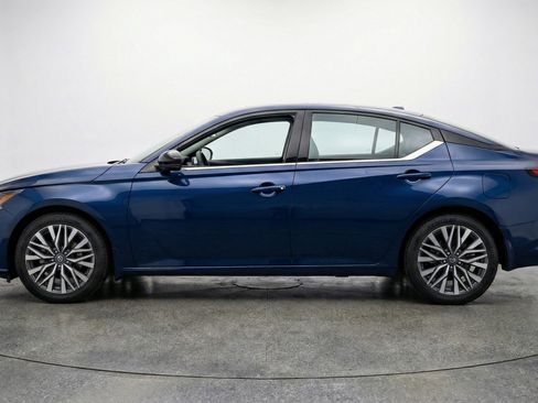 Used 2025 Nissan Altima 2.5 SV image 5