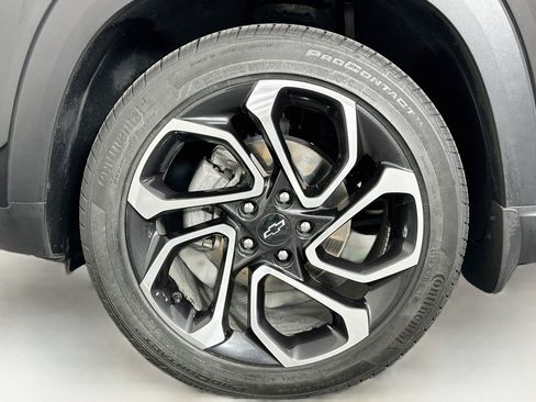 Used 2025 Chevrolet Trax RS w/ Sunroof Package FWD image 11