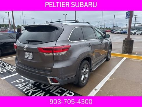 Used 2017 Toyota Highlander Limited Platinum image 4