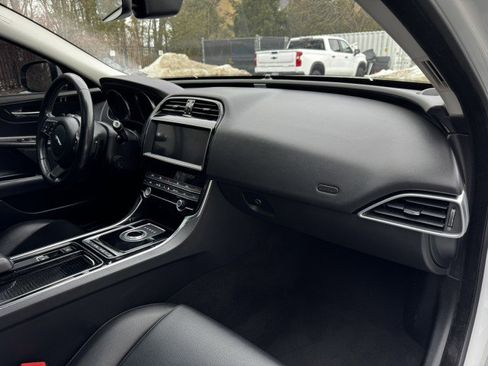 Used 2019 Jaguar XE Premium AWD/4WD image 33