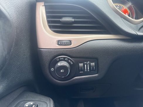 Used 2016 Jeep Cherokee Latitude w/ Cold Weather Group image 13