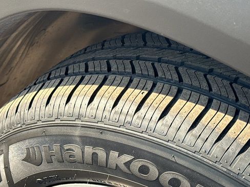 Used 2024 Chevrolet TrailBlazer LT w/ Convenience Package image 11