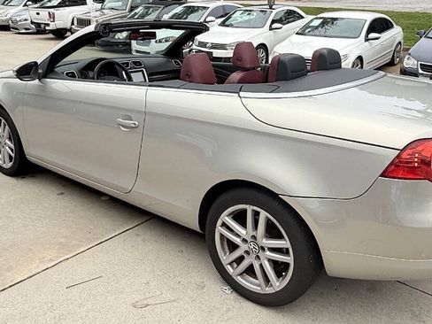 Used 2009 Volkswagen Eos Lux FWD image 26