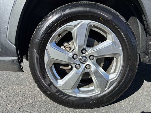 Used 2020 Toyota RAV4 Limited AWD/4WD image 19