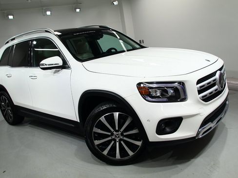 Used 2021 Mercedes-Benz GLB 250 4MATIC image 8