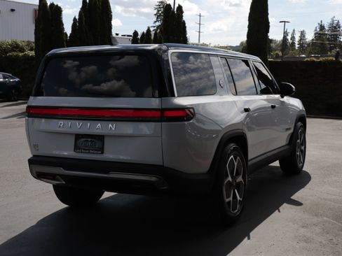 Used 2024 Rivian R1S Adventure AWD/4WD image 6
