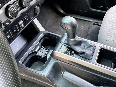 Used 2022 Toyota Tacoma SR5 AWD/4WD image 15