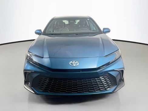Used 2025 Toyota Camry SE w/ Convenience Package FWD image 2