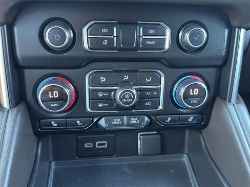 Used 2021 Chevrolet Suburban LT w/ Luxury Package AWD/4WD image 25