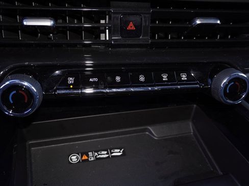 Used 2025 Chevrolet Suburban RST image 20