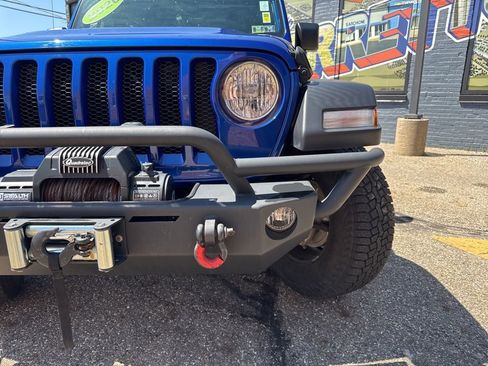 Used 2020 Jeep Wrangler Sport AWD/4WD image 3
