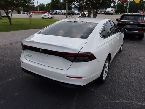 Certified 2025 Honda Accord LX image 4