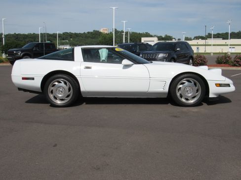 Used 1996 Chevrolet Corvette Coupe RWD image 5