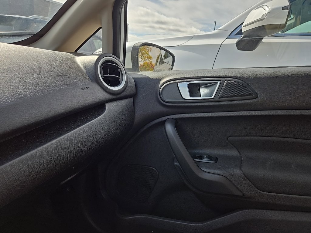 Used 2016 Ford Fiesta SE FWD image 27
