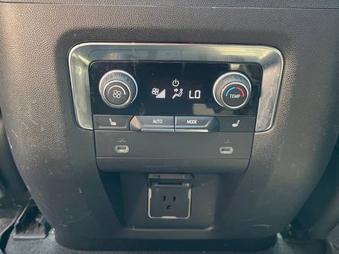 Used 2021 Chevrolet Tahoe Z71 w/ Luxury Package AWD/4WD image 23